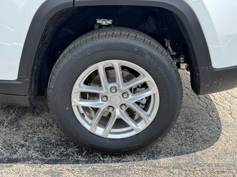 Jeep Grand Cherokee Vehicle Image 07