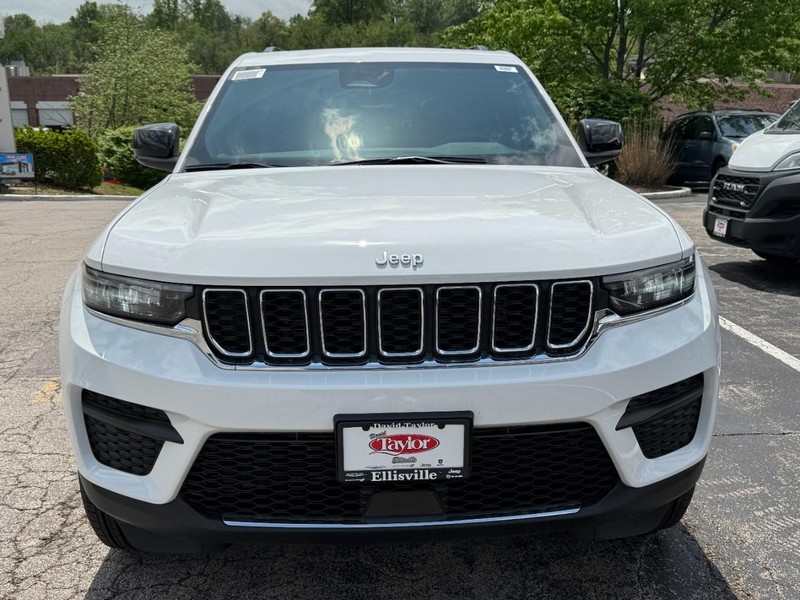 Jeep Grand Cherokee Vehicle Image 09