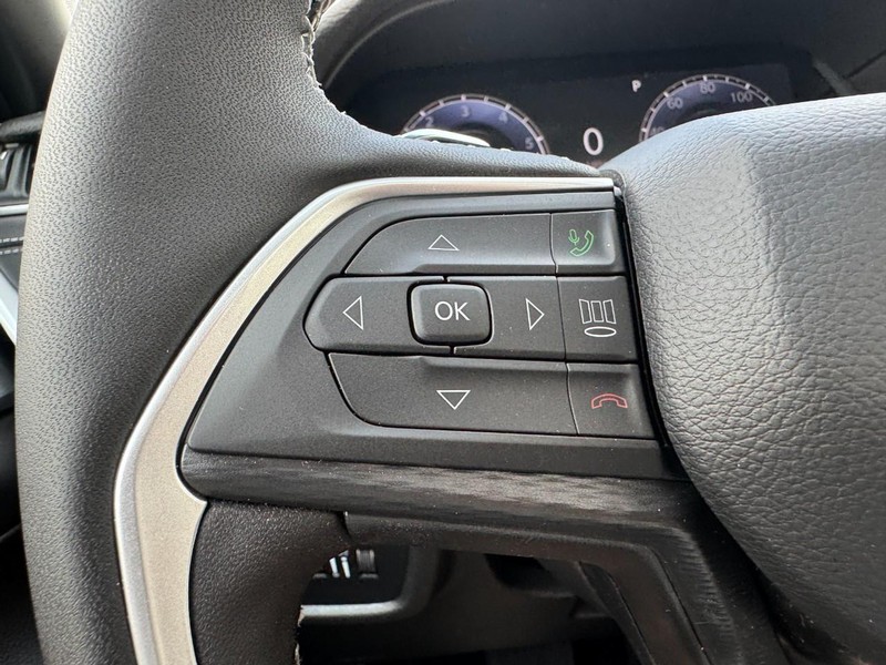 Jeep Grand Cherokee Vehicle Image 22