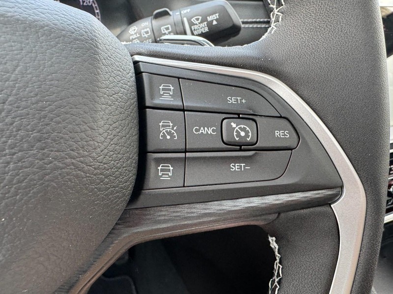 Jeep Grand Cherokee Vehicle Image 23