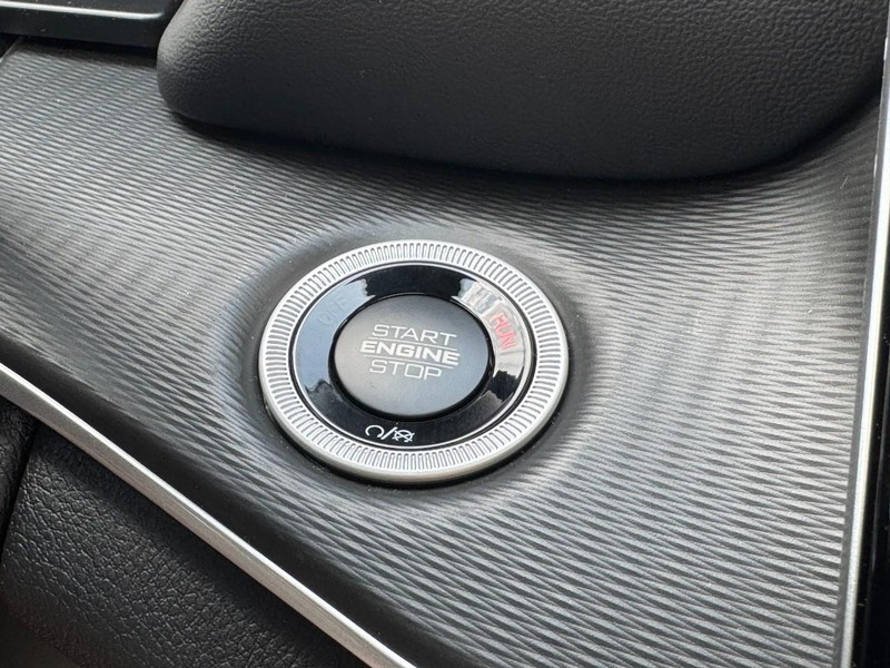 Jeep Grand Cherokee Vehicle Image 26