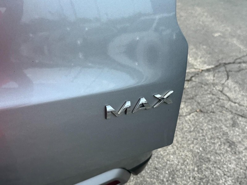 Ford Expedition Max Vehicle Image 11