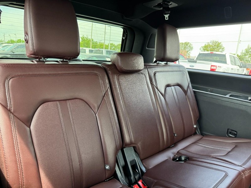Ford Expedition Max Vehicle Image 16