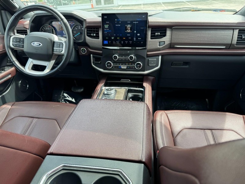 Ford Expedition Max Vehicle Image 17