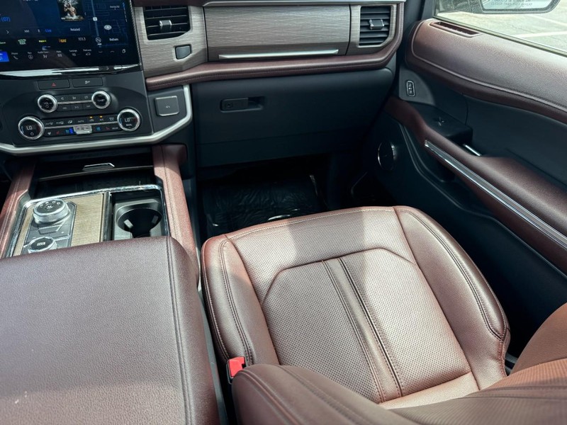 Ford Expedition Max Vehicle Image 21