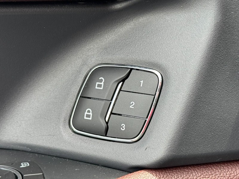 Ford Expedition Max Vehicle Image 22