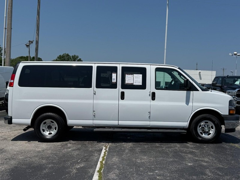 Chevrolet Express Passenger Vehicle Image 02
