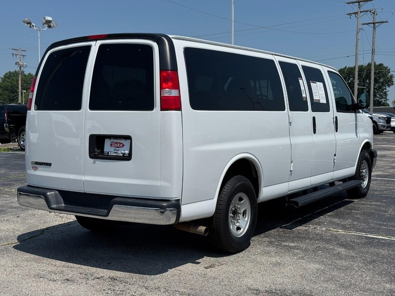 Chevrolet Express Passenger Vehicle Image 03