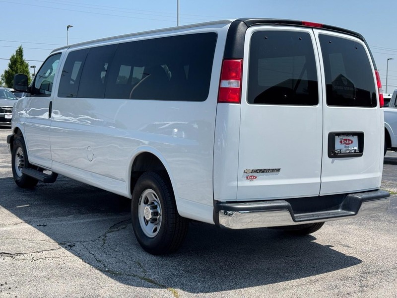 Chevrolet Express Passenger Vehicle Image 04