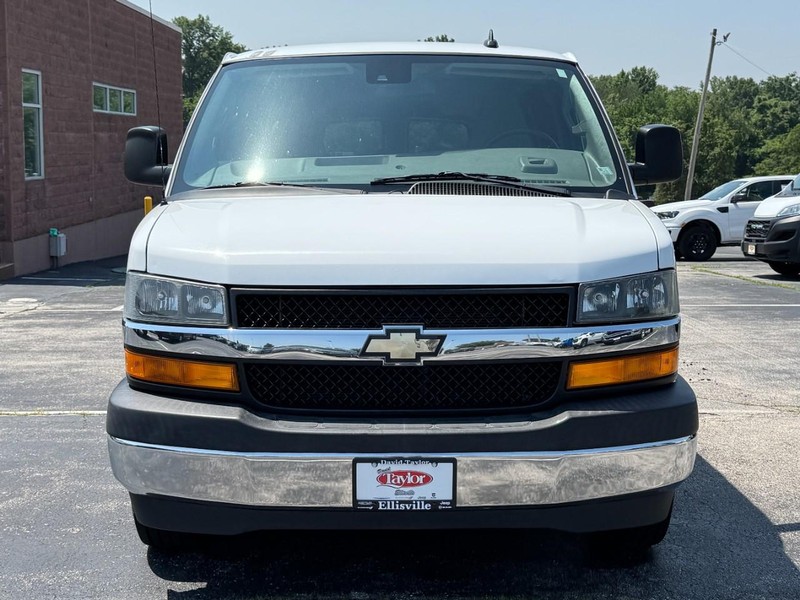 Chevrolet Express Passenger Vehicle Image 09