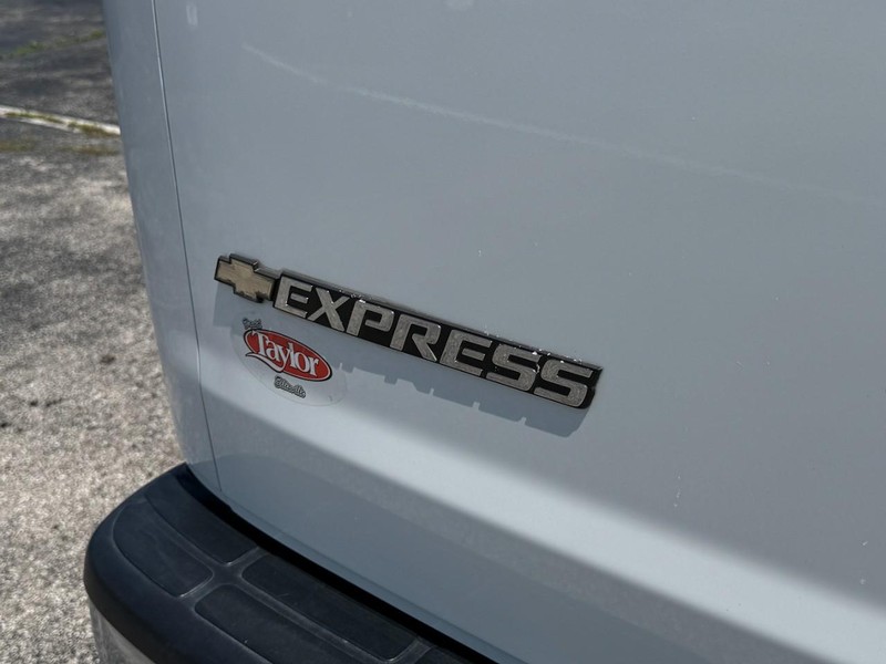 Chevrolet Express Passenger Vehicle Image 12