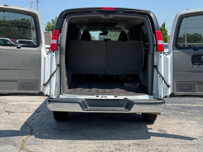 Chevrolet Express Passenger Vehicle Image 13
