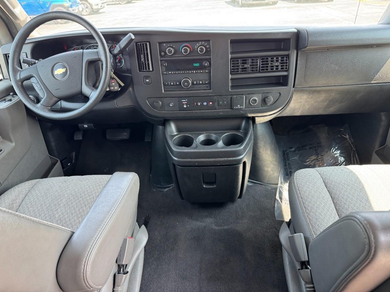 Chevrolet Express Passenger Vehicle Image 18