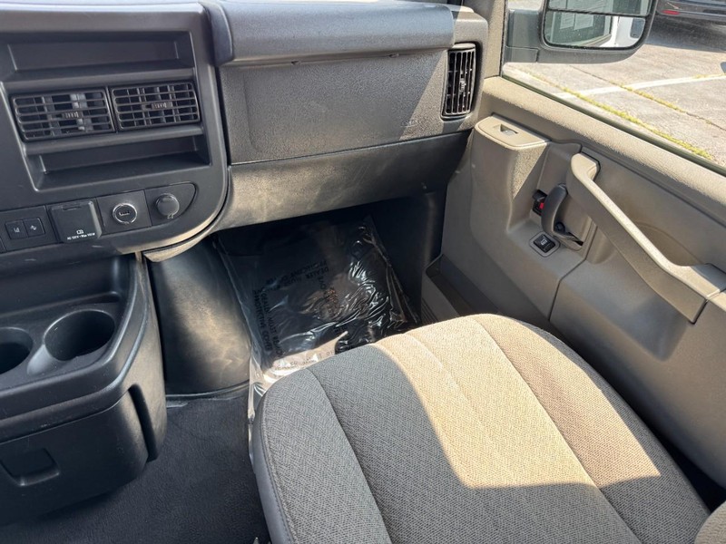 Chevrolet Express Passenger Vehicle Image 22