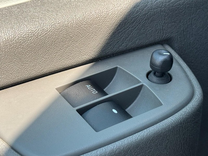 Chevrolet Express Passenger Vehicle Image 32