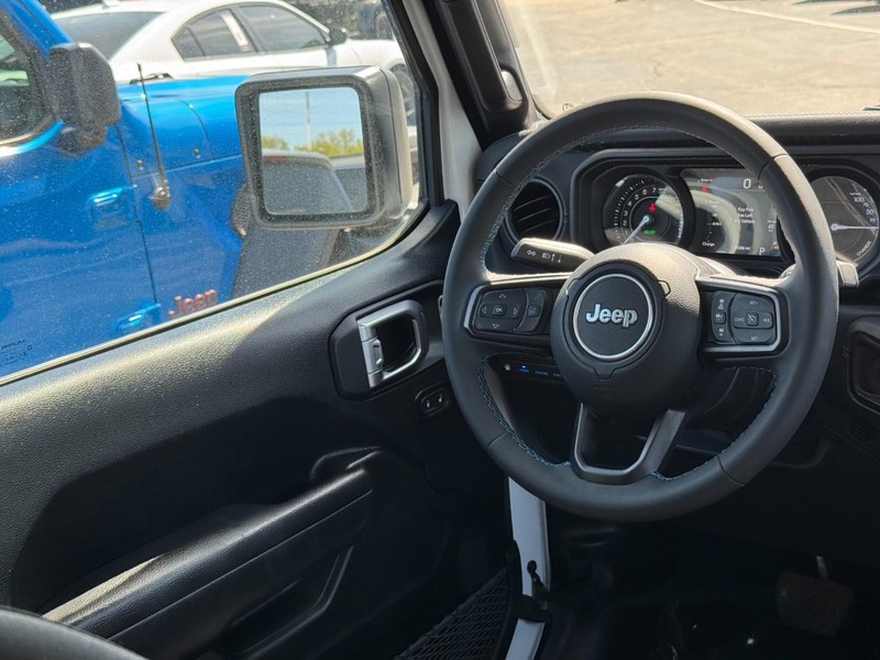 Jeep Wrangler 4xe Vehicle Image 18