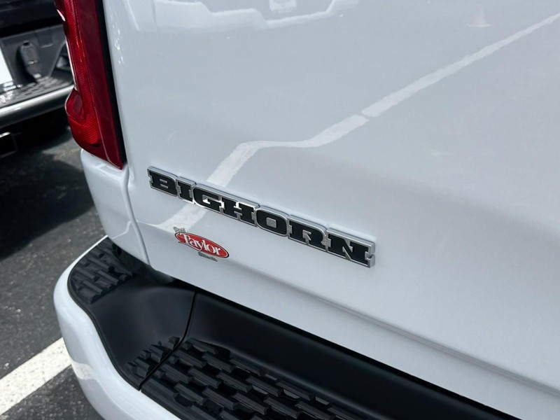 Ram 1500 Vehicle Image 12