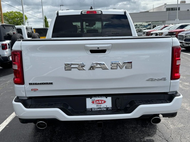 Ram 1500 Vehicle Image 14