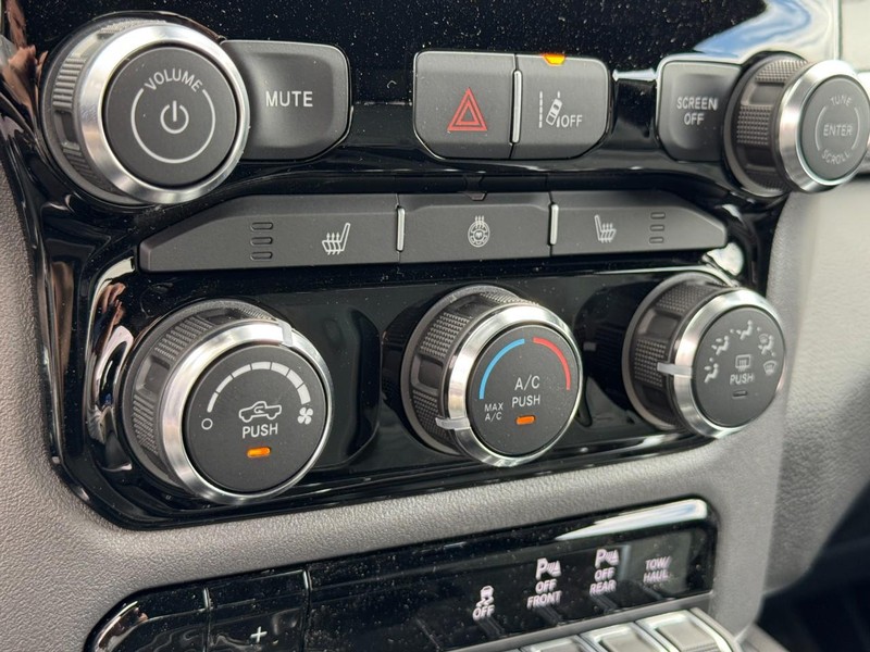 Ram 1500 Vehicle Image 25