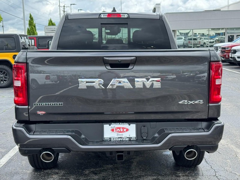 Ram 1500 Vehicle Image 16