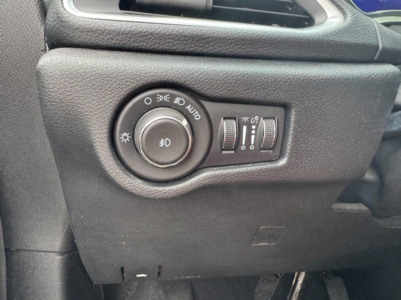 Chrysler Pacifica Vehicle Image 26