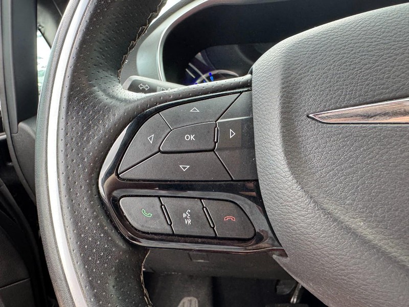 Chrysler Pacifica Vehicle Image 27