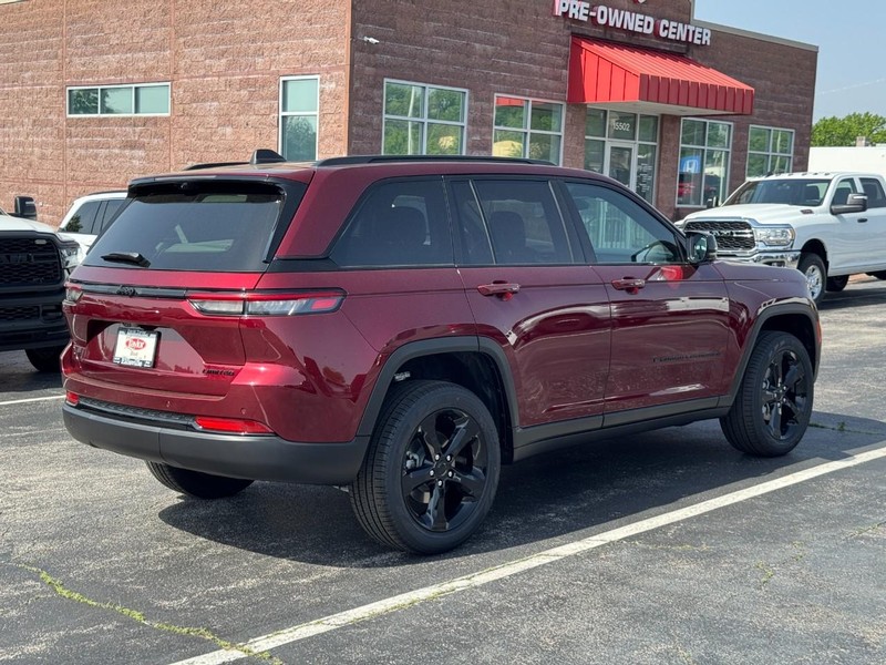 Jeep Grand Cherokee Vehicle Image 03