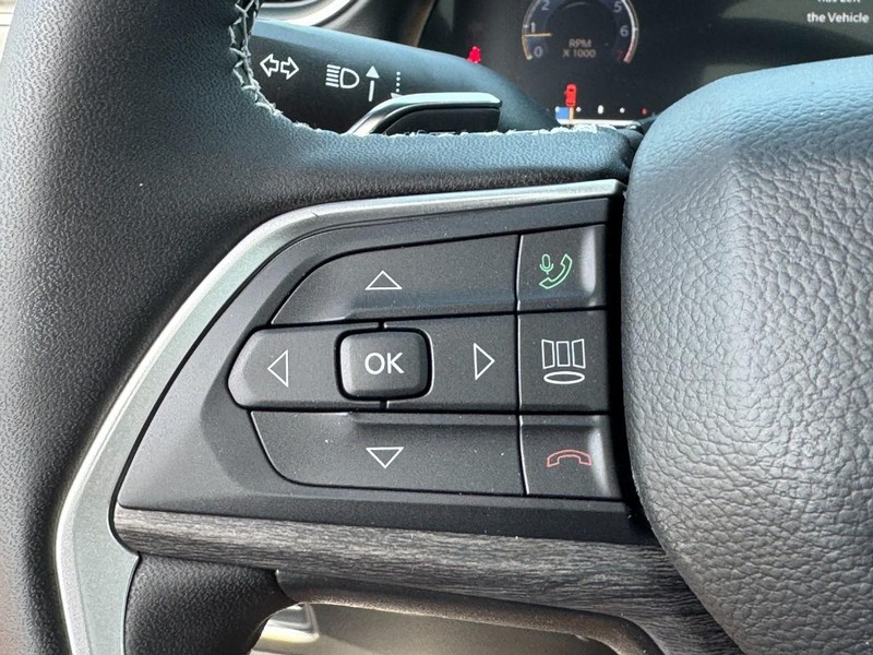 Jeep Grand Cherokee Vehicle Image 15