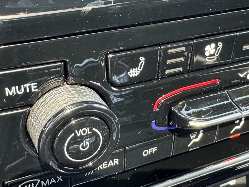 Jeep Grand Cherokee Vehicle Image 19