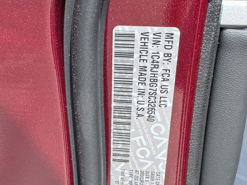 Jeep Grand Cherokee Vehicle Image 22