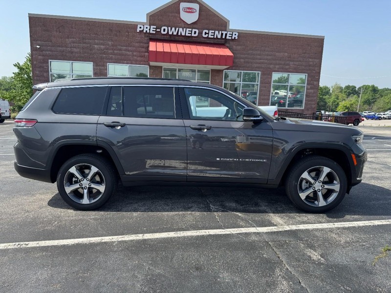 Jeep Grand Cherokee L Vehicle Image 02