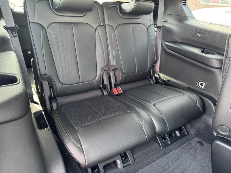 Jeep Grand Cherokee L Vehicle Image 08
