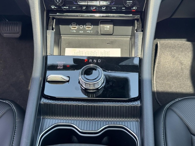 Jeep Grand Cherokee L Vehicle Image 13