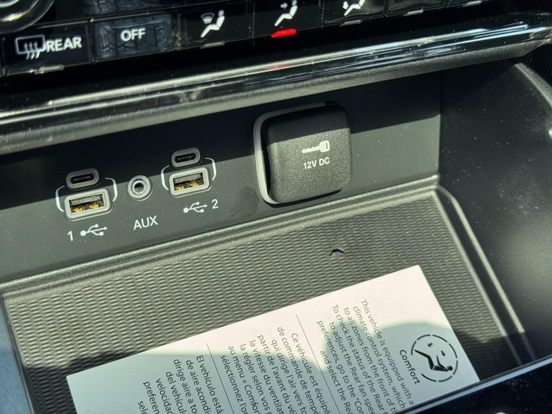 Jeep Grand Cherokee L Vehicle Image 20