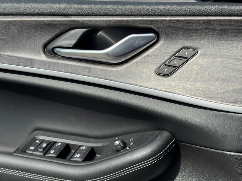 Jeep Grand Cherokee L Vehicle Image 22