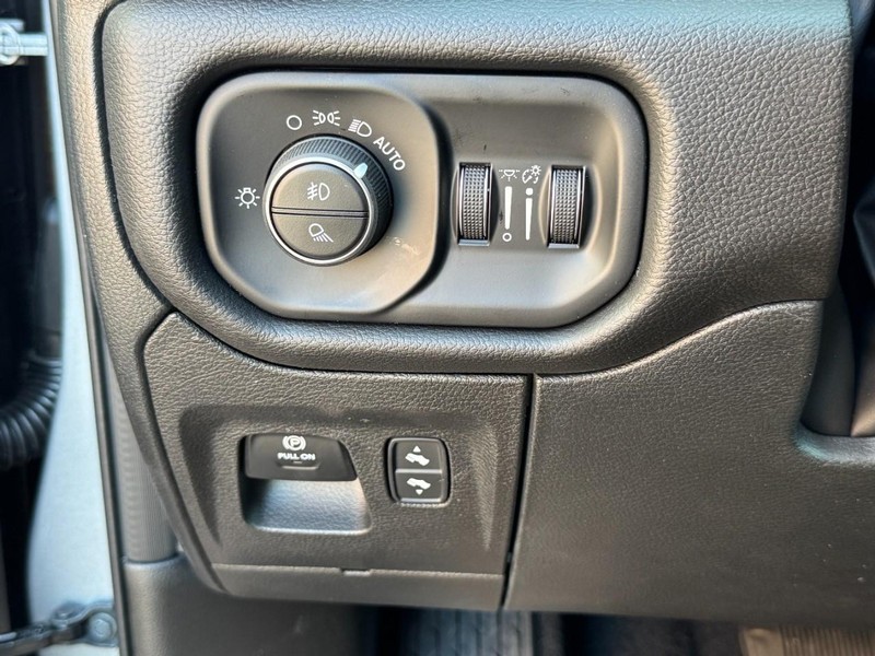 Ram 1500 Vehicle Image 22