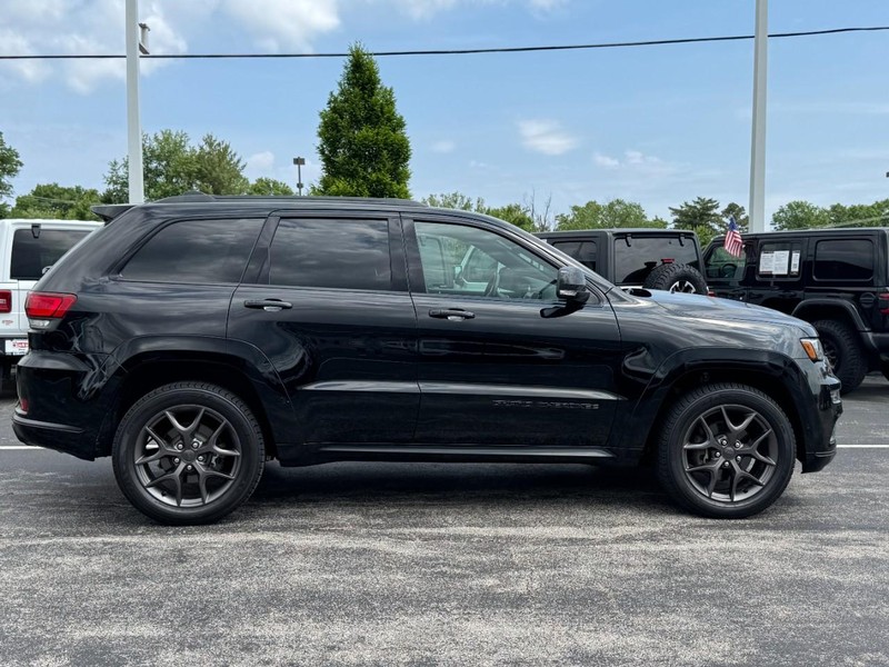 Jeep Grand Cherokee Vehicle Image 02