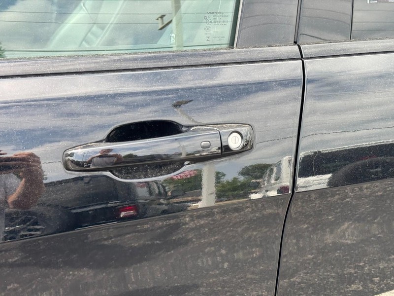 Jeep Grand Cherokee Vehicle Image 12