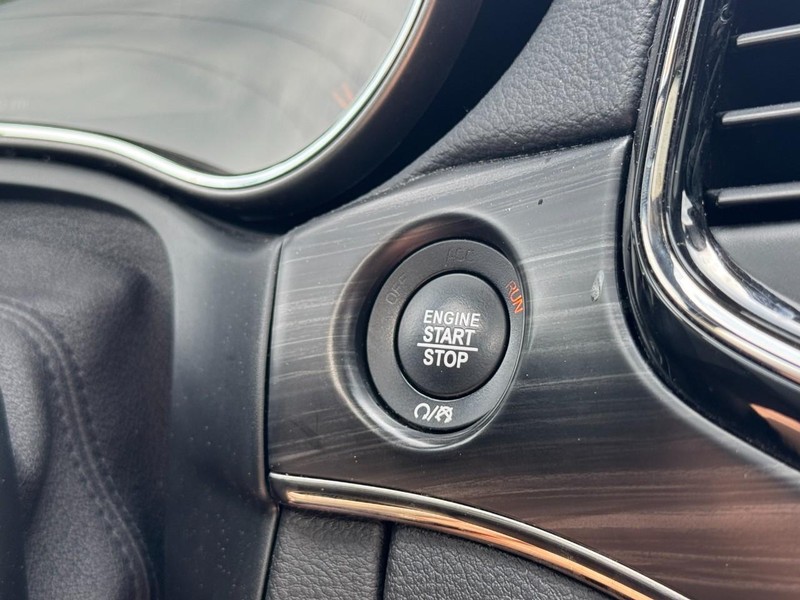 Jeep Grand Cherokee Vehicle Image 25