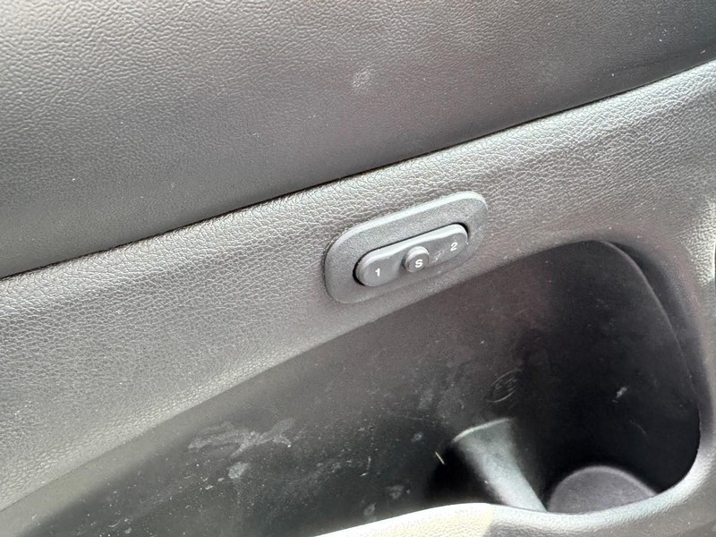 Jeep Grand Cherokee Vehicle Image 30