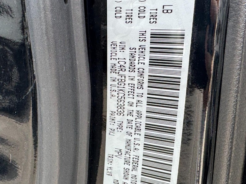 Jeep Grand Cherokee Vehicle Image 32