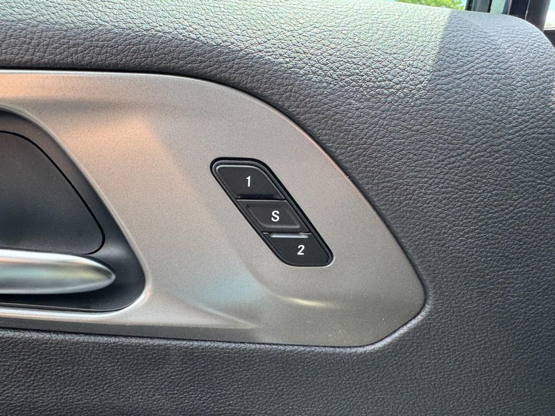 Chrysler Pacifica Vehicle Image 24