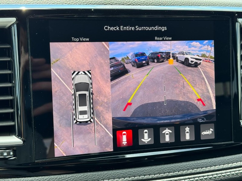 Chrysler Pacifica Vehicle Image 31