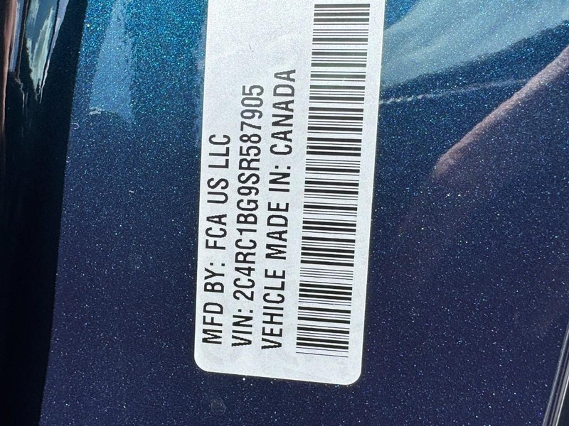 Chrysler Pacifica Vehicle Image 34