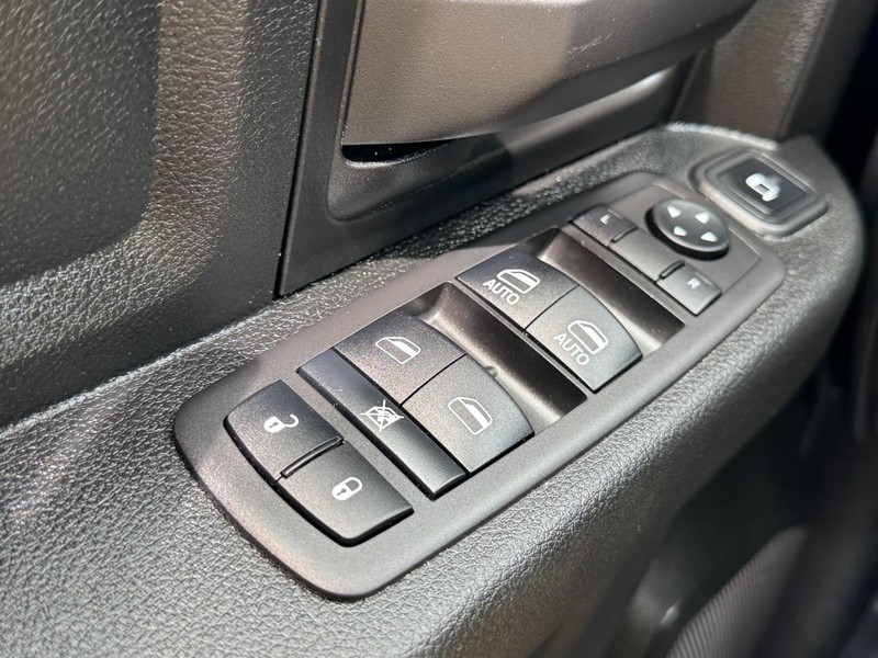 Ram 3500 Vehicle Image 27