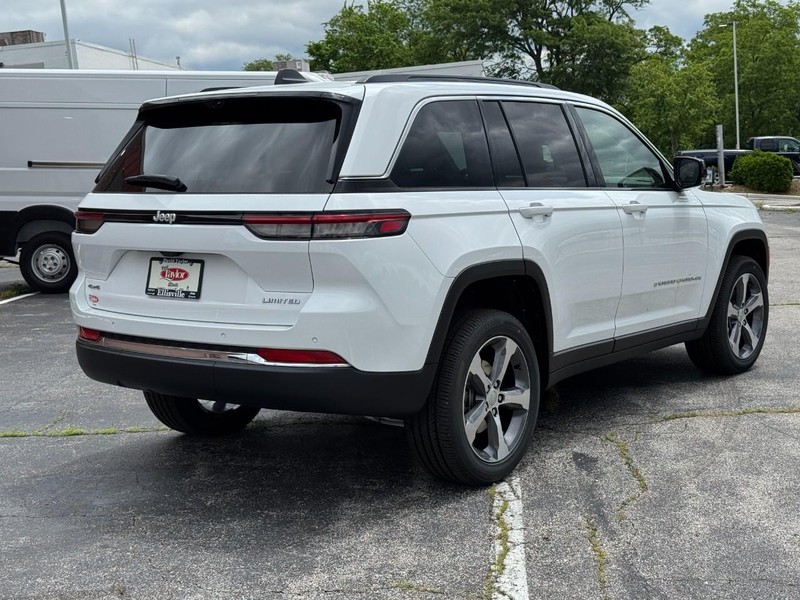Jeep Grand Cherokee Vehicle Image 03