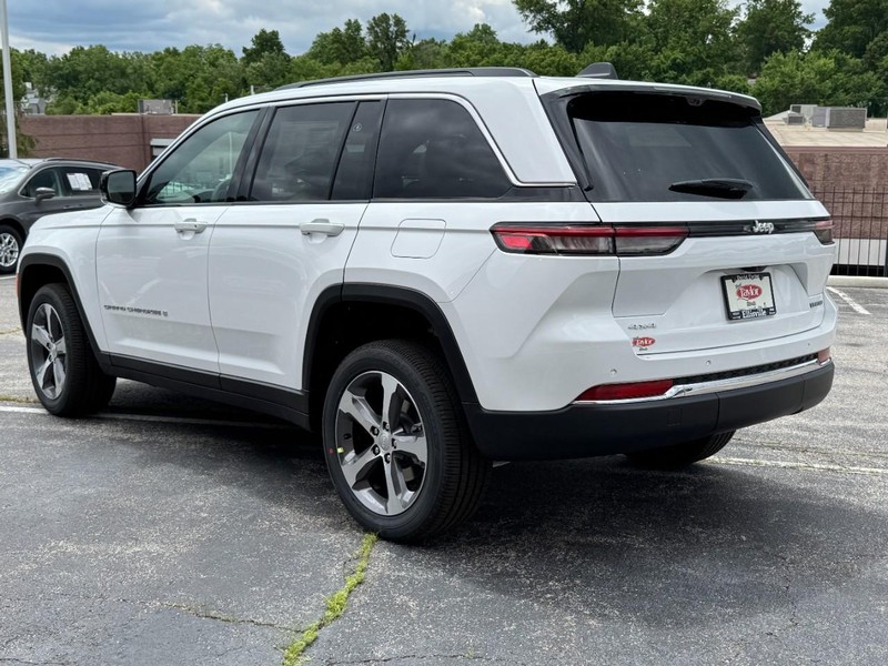 Jeep Grand Cherokee Vehicle Image 04