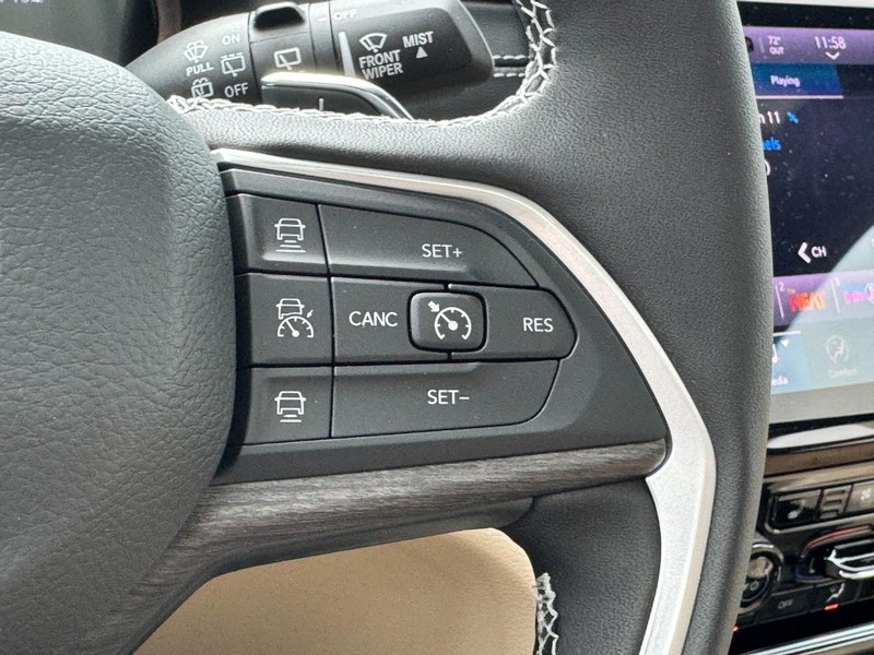 Jeep Grand Cherokee Vehicle Image 26