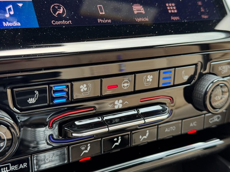 Jeep Grand Cherokee Vehicle Image 29