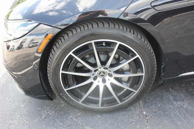 Mercedes-Benz EQS Vehicle Image 04